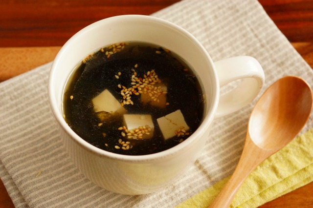 黒ばら海苔と豆腐とごまのスープ